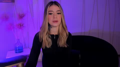 Snapshot of violetthansson chatting on 01-09-26, 11:35 Violett online show from 01-09-26, 11:35