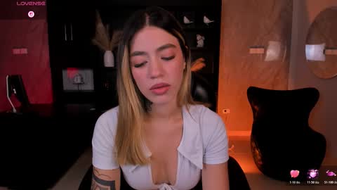 Snapshot of violetthansson chatting on 03-26-26, 07:52 Violett online show from 03-26-26, 07:52