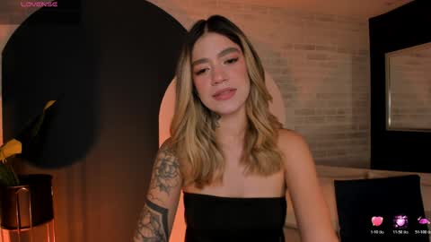 Snapshot of violetthansson chatting on 04-10-26, 09:58 Violett online show from 04-10-26, 09:58