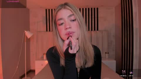 Snapshot of violetthansson chatting on 04-23-26, 09:08 Violett online show from 04-23-26, 09:08
