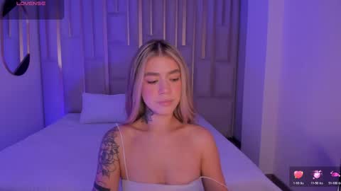 Snapshot of violetthansson chatting on 04-25-26, 10:51 Violett online show from 04-25-26, 10:51
