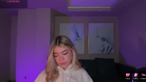 Snapshot of violetthansson chatting on 05-19-26, 09:04 Violett online show from 05-19-26, 09:04
