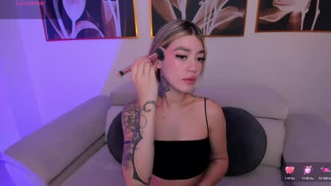 Snapshot of violetthansson chatting on 05-26-26, 08:43 Violett online show from 05-26-26, 08:43