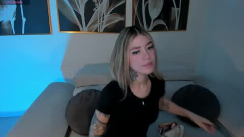 Snapshot of violetthansson chatting on 05-31-26, 11:39 Violett online show from 05-31-26, 11:39