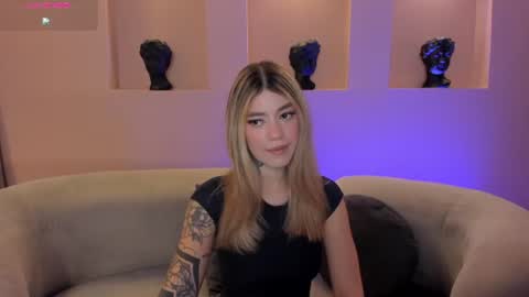 Snapshot of violetthansson chatting on 06-30-26, 11:11 Violett online show from 06-30-26, 11:11