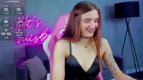Snapshot of virdjinia_green chatting on 06-14-26, 09:33 Virdjinia online show from 06-14-26, 09:33