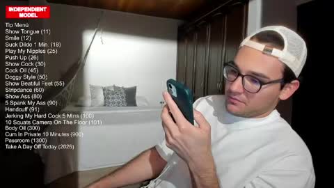 Snapshot of vito_ferrero chatting on 04-21-26, 01:42 Vito Ferrer online show from 04-21-26, 01:42