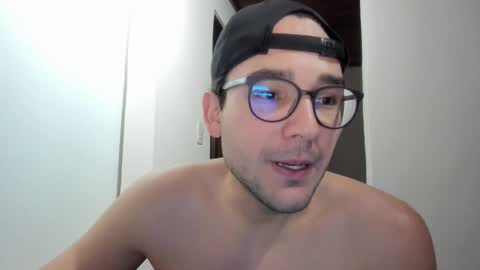 Snapshot of vito_ferrero chatting on 04-22-26, 01:08 Vito Ferrer online show from 04-22-26, 01:08