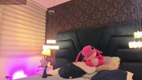 Snapshot of vivi_prinncess chatting on 07-19-26, 01:09 Viviana online show from 07-19-26, 01:09