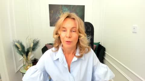 Snapshot of vivianlirei chatting on 07-04-26, 04:29 Sinti online show from 07-04-26, 04:29