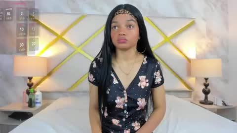 Viviene online show from 06-15-26, 11:23