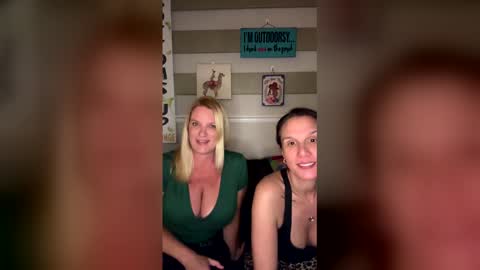 Snapshot of vivienesky chatting on 05-10-26, 01:11 vivienesky online show from 05-10-26, 01:11