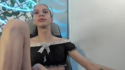 Snapshot of vodkadelulo_ chatting on 04-20-26, 11:24 vodkadelulo online show from 04-20-26, 11:24