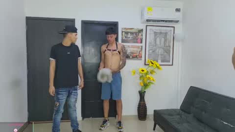 Snapshot of voyeurism_guys chatting on 05-31-26, 10:11 voyeurism_guys online show from 05-31-26, 10:11