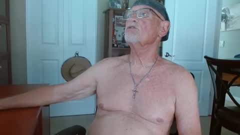 Snapshot of vueuorme chatting on 05-18-26, 08:47 Vueuorme online show from 05-18-26, 08:47