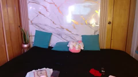 kitty SUPORT ME AND MY BABY SINGLE MOMY online show from 04-09-26, 05:18