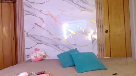 Snapshot of w_kittycat chatting on 07-12-26, 02:30 kitty SUPORT ME AND MY BABY SINGLE MOMY online show from 07-12-26, 02:30