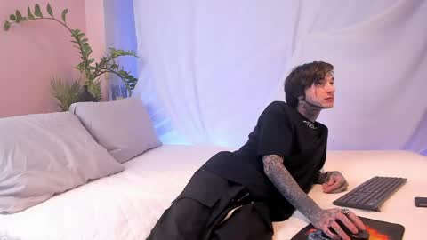 Snapshot of walter_white0276 chatting on 04-11-26, 11:47 Walter online show from 04-11-26, 11:47