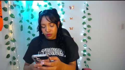 Snapshot of warisgoddes chatting on 05-08-26, 09:03 EMILY online show from 05-08-26, 09:03