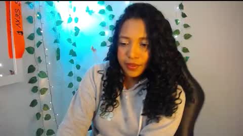 Snapshot of warisgoddes chatting on 05-30-26, 06:21 EMILY online show from 05-30-26, 06:21