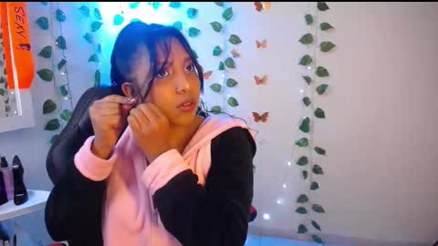 Snapshot of warisgoddes chatting on 05-31-26, 12:23 EMILY online show from 05-31-26, 12:23