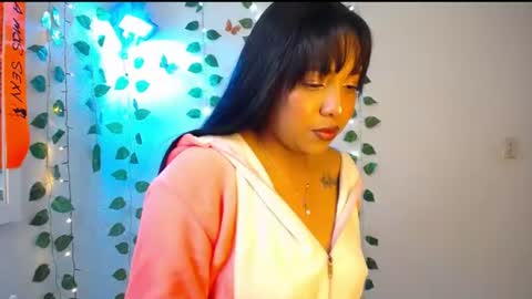 Snapshot of warisgoddes chatting on 06-14-26, 04:25 EMILY online show from 06-14-26, 04:25