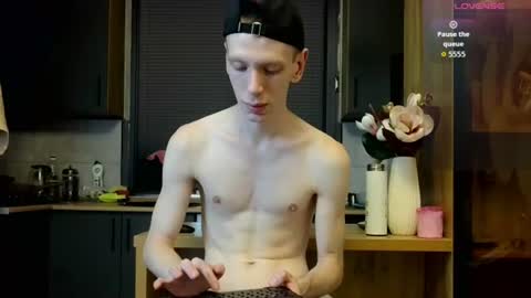 Snapshot of warmwhisp chatting on 07-18-26, 08:12 ZID online show from 07-18-26, 08:12