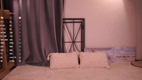 Snapshot of wave_of_feelings chatting on 04-10-26, 04:33 Lily online show from 04-10-26, 04:33