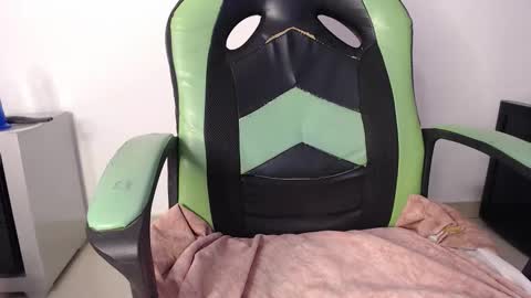 Trixie 3 online show from 02-02-26, 02:27