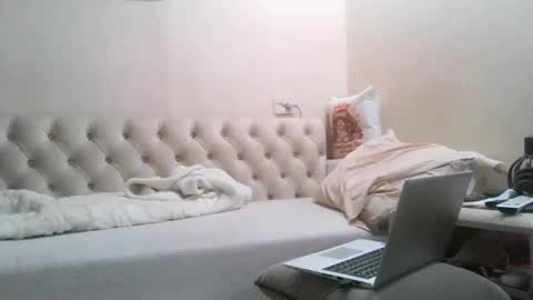 webcamboy98 online show from 03-13-26, 09:27