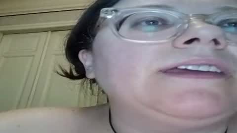 Snapshot of webgirl2 chatting on 06-25-26, 08:35 Marina online show from 06-25-26, 08:35