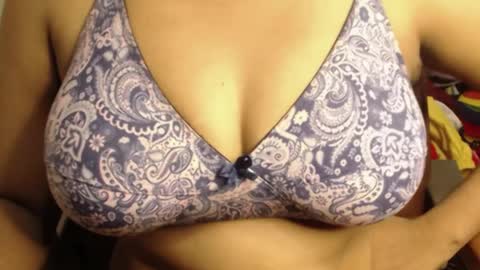 Snapshot of webshowxxx chatting on 04-19-26, 04:06 mina online show from 04-19-26, 04:06