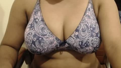 Snapshot of webshowxxx chatting on 04-21-26, 11:07 mina online show from 04-21-26, 11:07