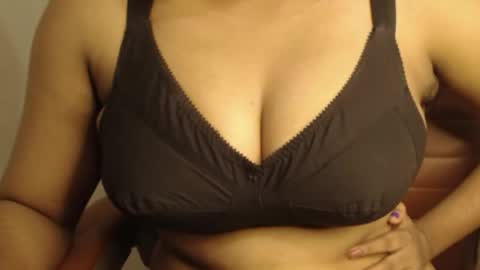 Snapshot of webshowxxx chatting on 04-22-26, 01:23 mina online show from 04-22-26, 01:23