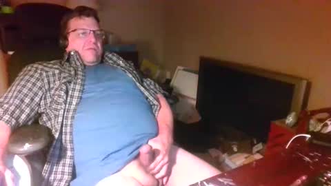 Snapshot of welderod chatting on 05-31-26, 06:10 welderod online show from 05-31-26, 06:10