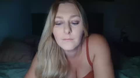 Snapshot of wet_scarlett72 chatting on 06-25-26, 02:22 Scarlett online show from 06-25-26, 02:22