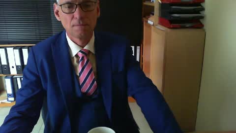 Snapshot of wetsuitedman chatting on 06-20-26, 05:43 Franz online show from 06-20-26, 05:43