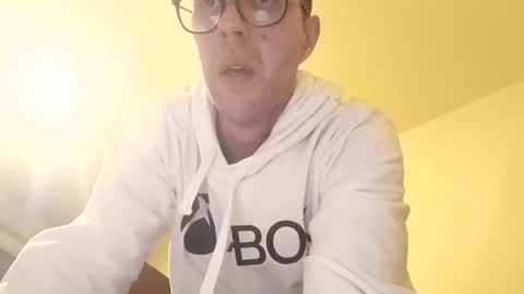 Snapshot of whatwouldyouliketosee chatting on 11-16-25, 05:02 stoffy online show from 11-16-25, 05:02