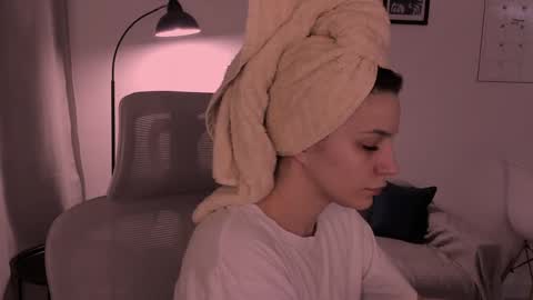 whoislulu online show from 04-04-26, 07:22