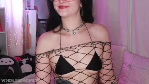 Snapshot of wholesomefilth chatting on 05-08-26, 02:28 Zoe Grace online show from 05-08-26, 02:28