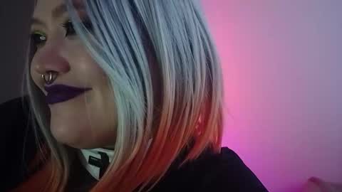 Laura  online show from 11-17-25, 06:52