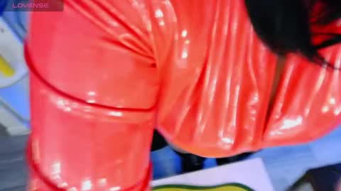 Laura  online show from 04-05-26, 09:12