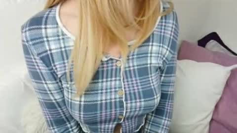 Snapshot of wild_seduction chatting on 06-20-26, 05:54 Ella online show from 06-20-26, 05:54