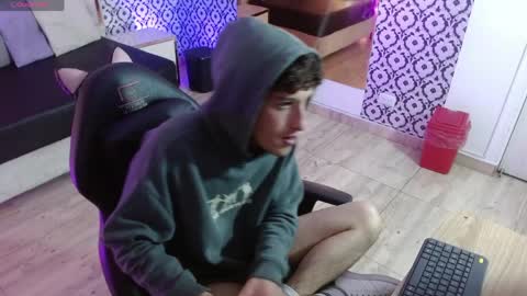 Snapshot of will_tay1 chatting on 04-06-26, 02:42 WILL online show from 04-06-26, 02:42