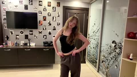 Olivia online show from 04-08-26, 03:23