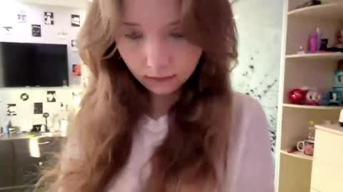 Snapshot of willenasow chatting on 04-19-26, 03:22 Olivia online show from 04-19-26, 03:22