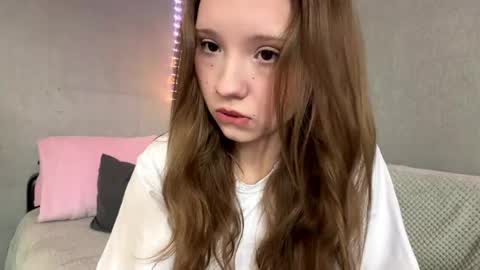 Snapshot of willenasow chatting on 05-21-26, 03:08 Olivia online show from 05-21-26, 03:08