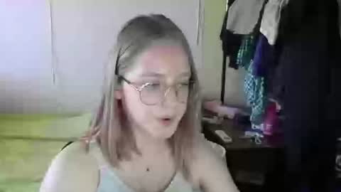Snapshot of willenasow chatting on 07-15-26, 05:12 Olivia online show from 07-15-26, 05:12
