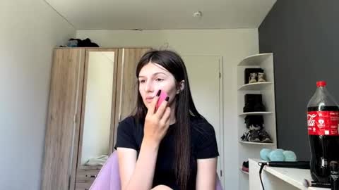 Snapshot of williemaemeachem chatting on 06-24-26, 01:43 Mari online show from 06-24-26, 01:43