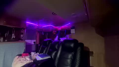 Snapshot of wingnuttowerguy chatting on 04-08-26, 10:48 wingnuttowerguy online show from 04-08-26, 10:48